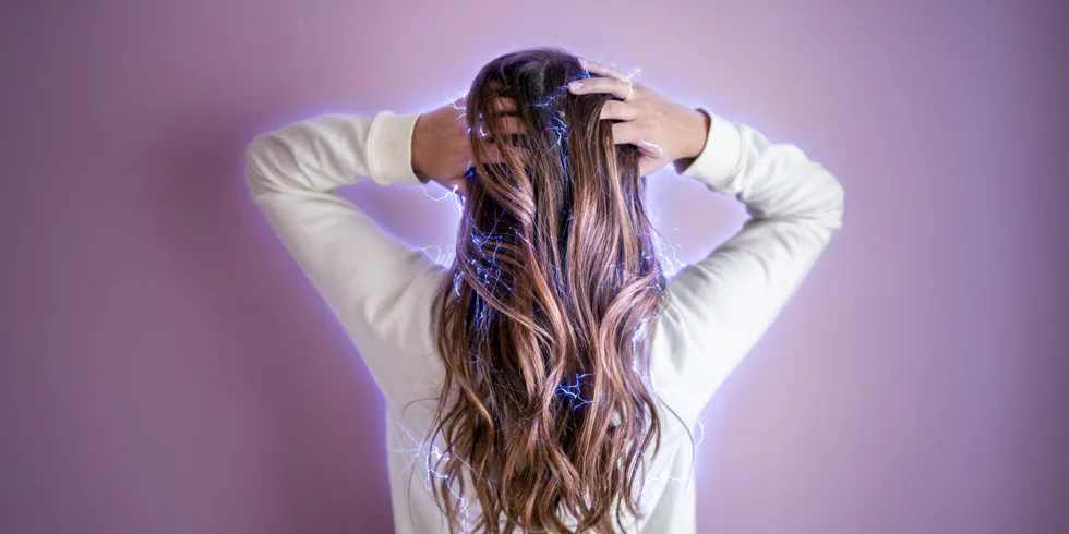 Rozlétané a elektrizující vlasy? Zkroťte je snadno a rychle